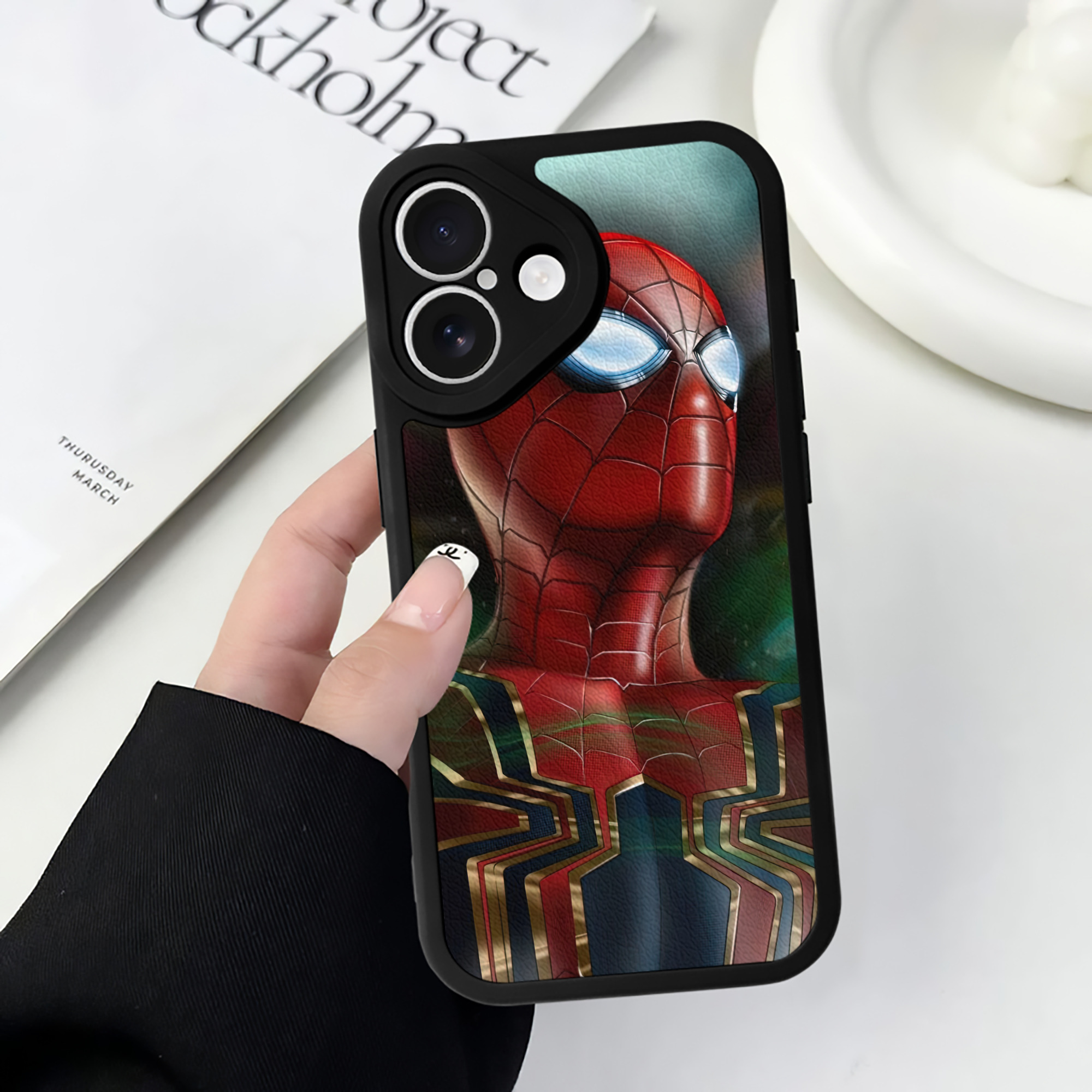 （画像用） Spider Man スパイダーマン 【iPhone 16シリーズ対応】シリコンスマホケース（レザー調） 材質：シリコン